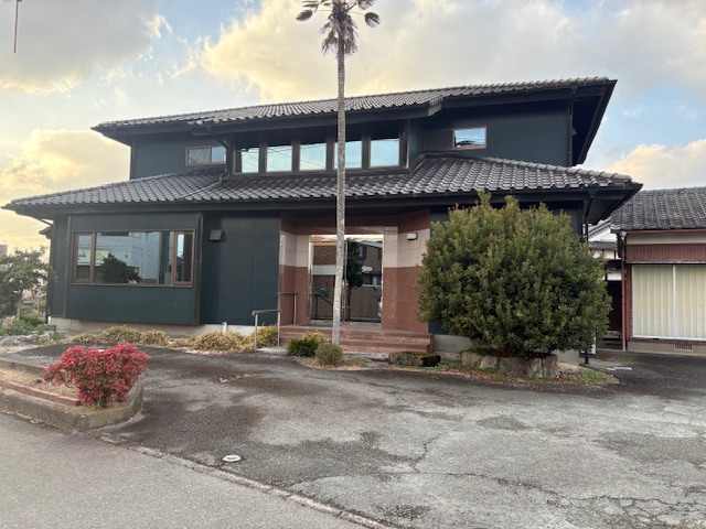 道沿いで広々としたオフィス空間を持つ事務所!